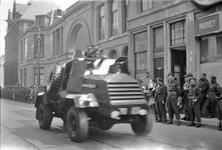 818817 Afbeelding van een armoured car van de 3rd Canadian Infantry Division tijdens de Memorial D-Day Parade in de ...